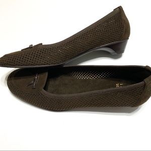Stuart Weiztman Brown 1 Inch Heel Professional